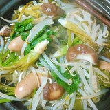間引き菜と椎茸もやしソーセージのスープ煮